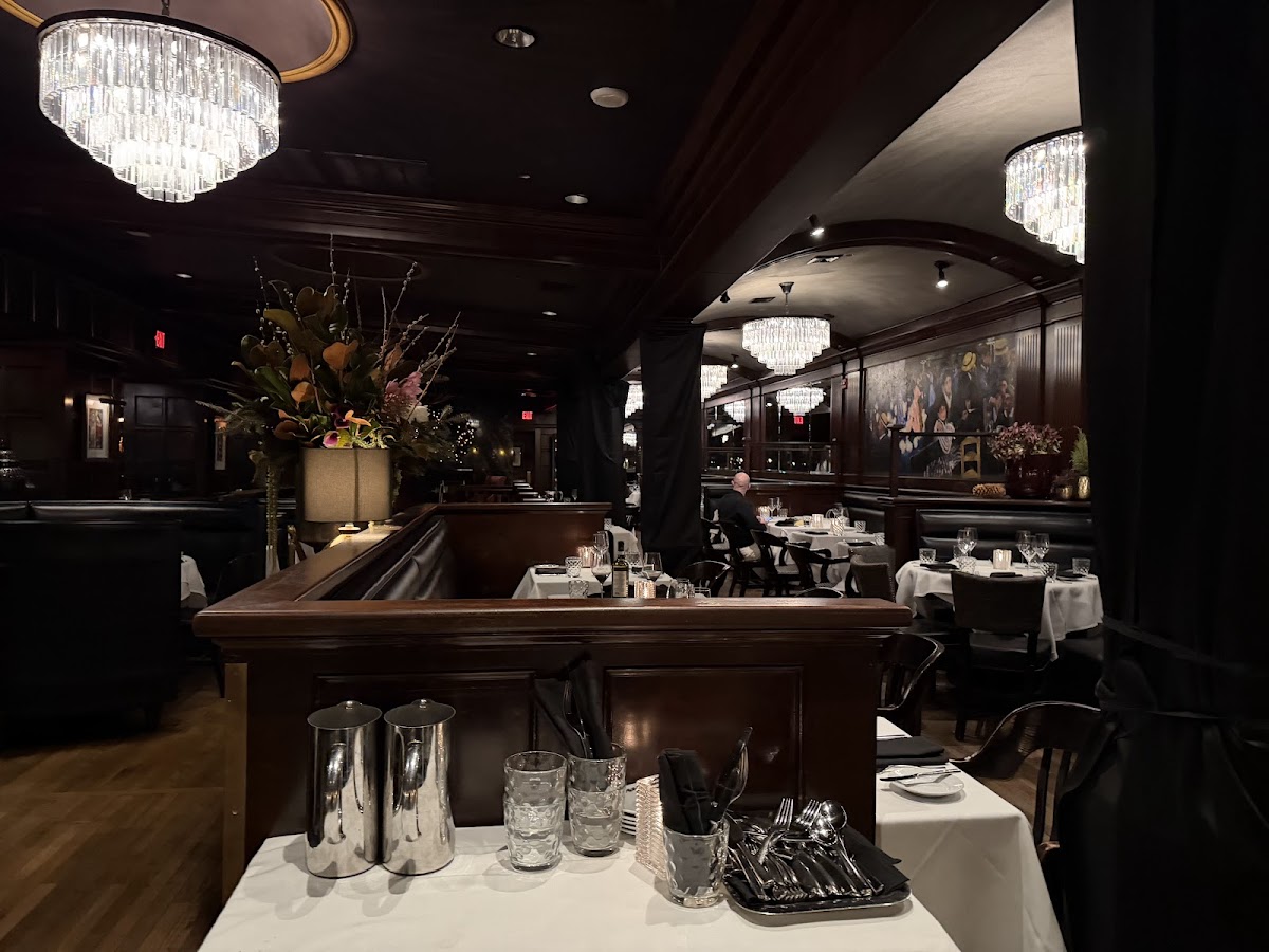 Abe & Louie's — photo 4