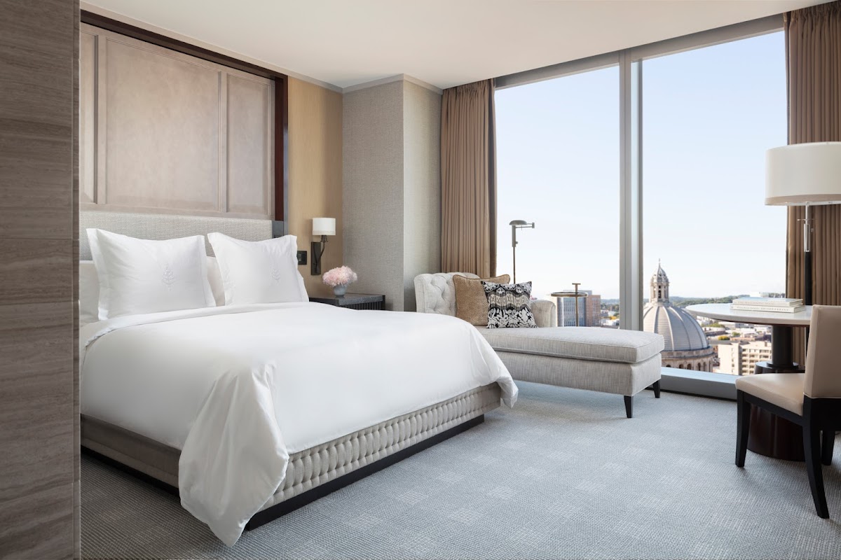 Four Seasons Hotel One Dalton Street — photo 2