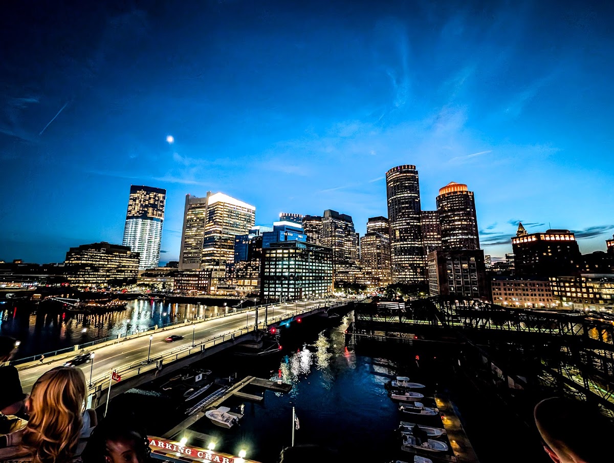 Lookout Rooftop and Bar — photo 4