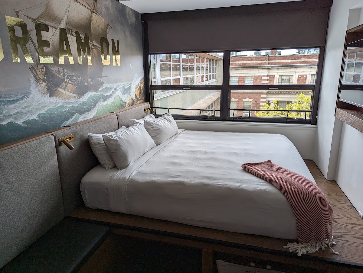The Revolution Hotel (Shared Bath Rooms) — photo 2